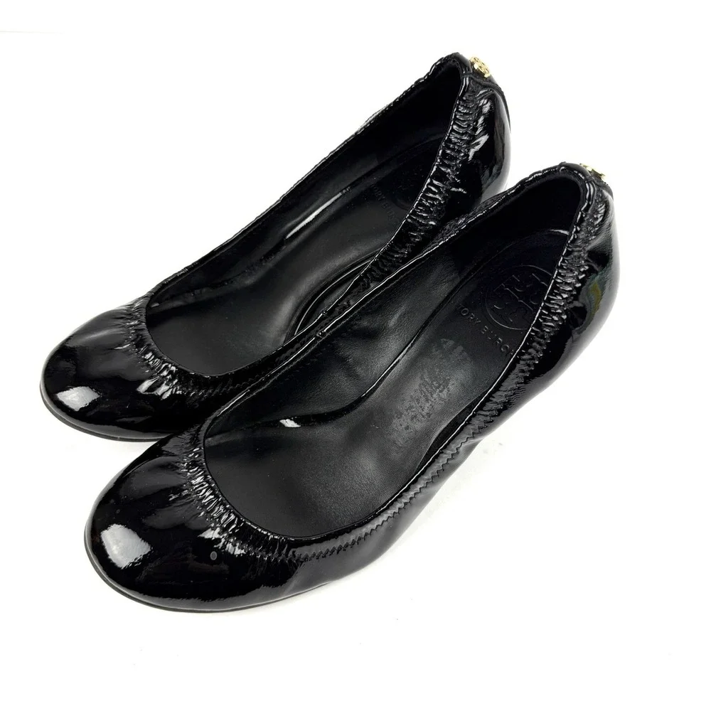 Tory Burch Eddie Ballet Wedge 7.5 Black Patent Leather Slip On Heels Gold Logo
